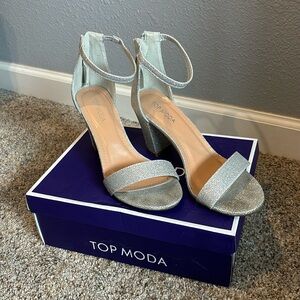 Top moda, size 7.5 heels, worn once and in great condition